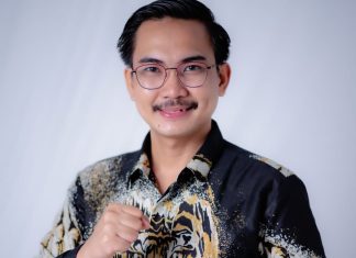 Aktivis Nanang Bersolek di Kampung ‘Suara Gaib’