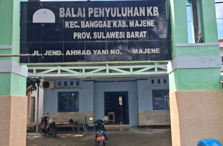 Balai Penyuluhan KB: Rp285 Juta Hanya Tangga, Cat dan Sebar Semen Tutupi Saluran Air